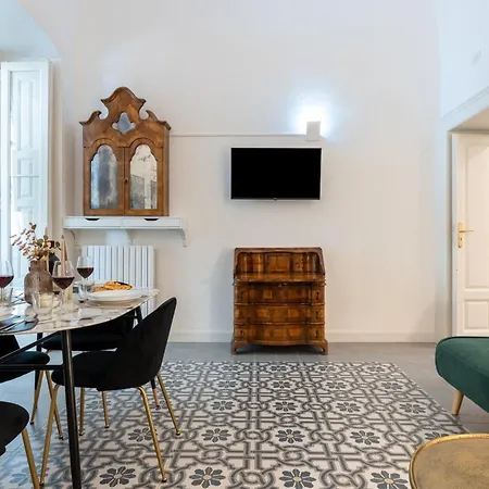 The Historic In The Centre Of Near Parking